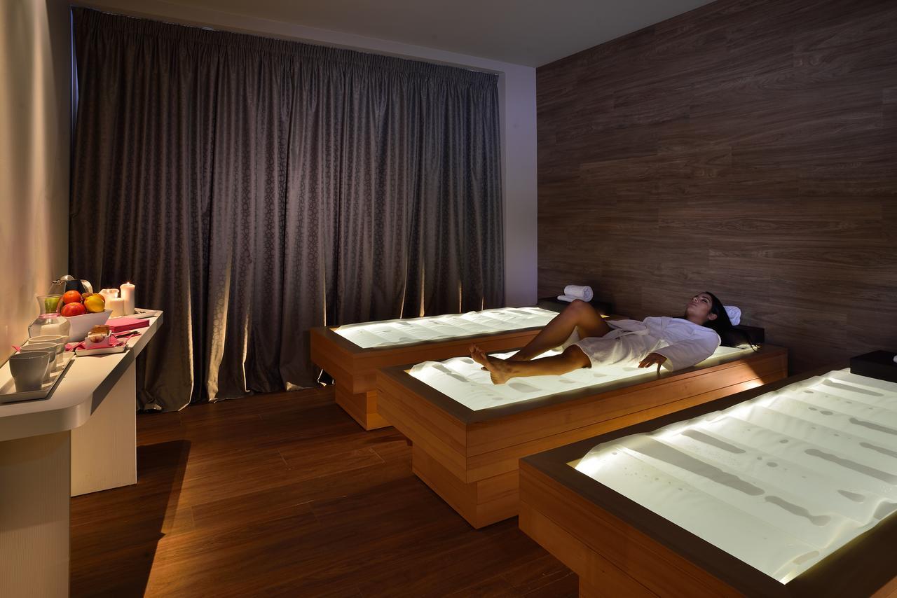 Embassy Hotel & Spa Cattolica Ngoại thất bức ảnh