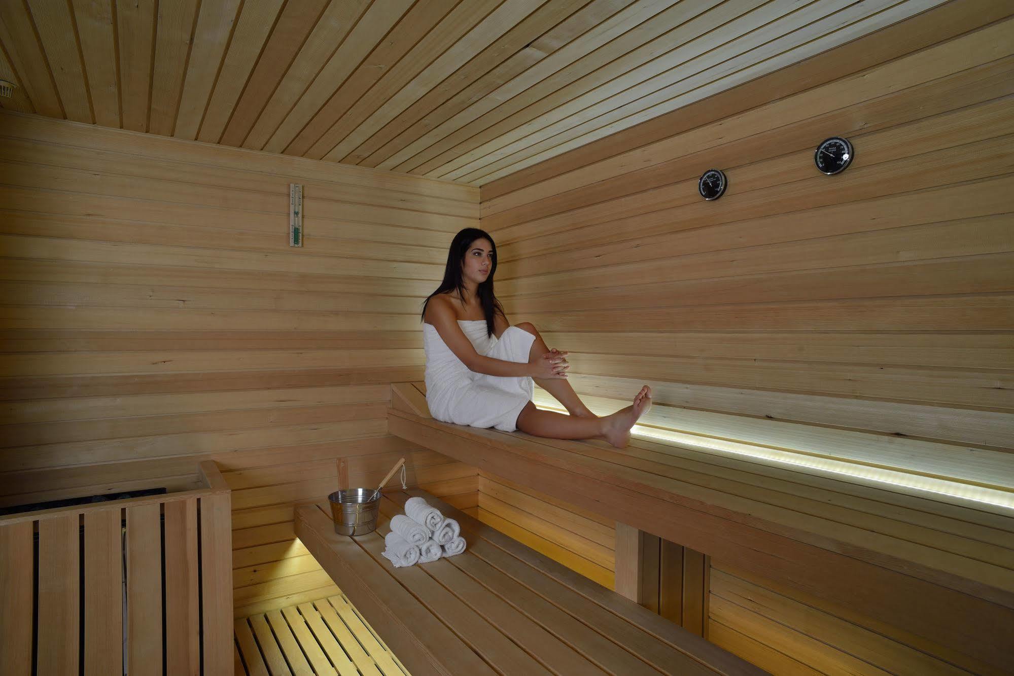 Embassy Hotel & Spa Cattolica Ngoại thất bức ảnh