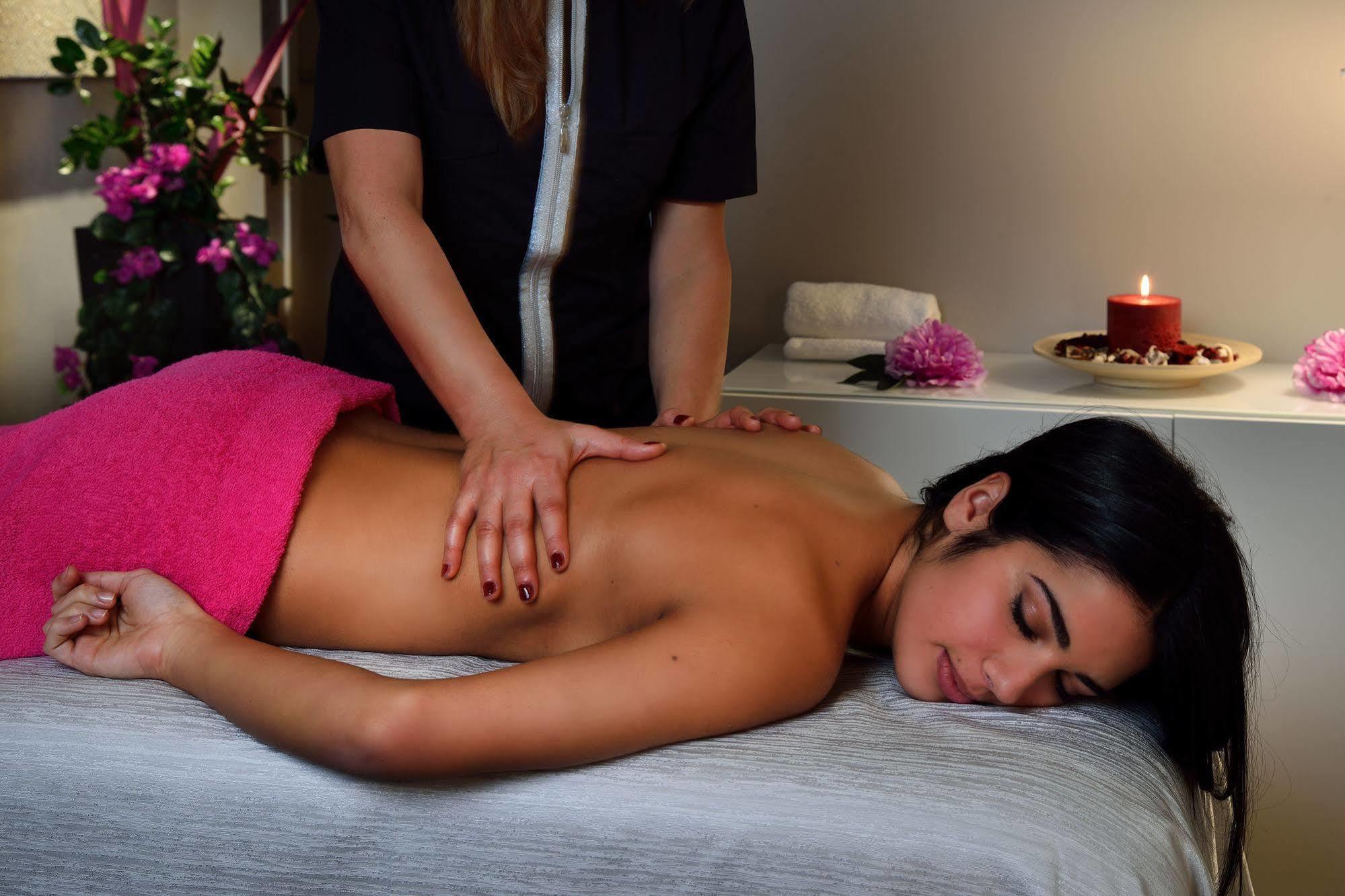 Embassy Hotel & Spa Cattolica Ngoại thất bức ảnh